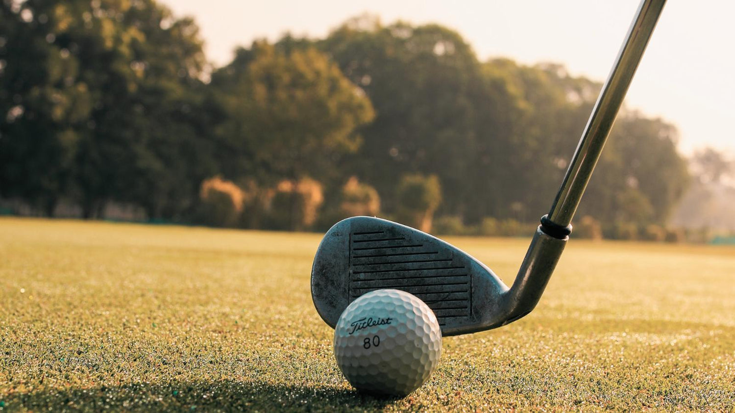 Comment choisir sa balle de golf ? Le guide pour baisser votre index